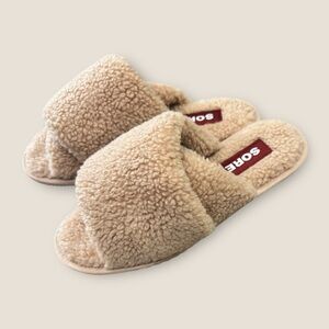 Sorel Go Mail Run slippers in a natural tan faux-fur Size 9 brand new with box